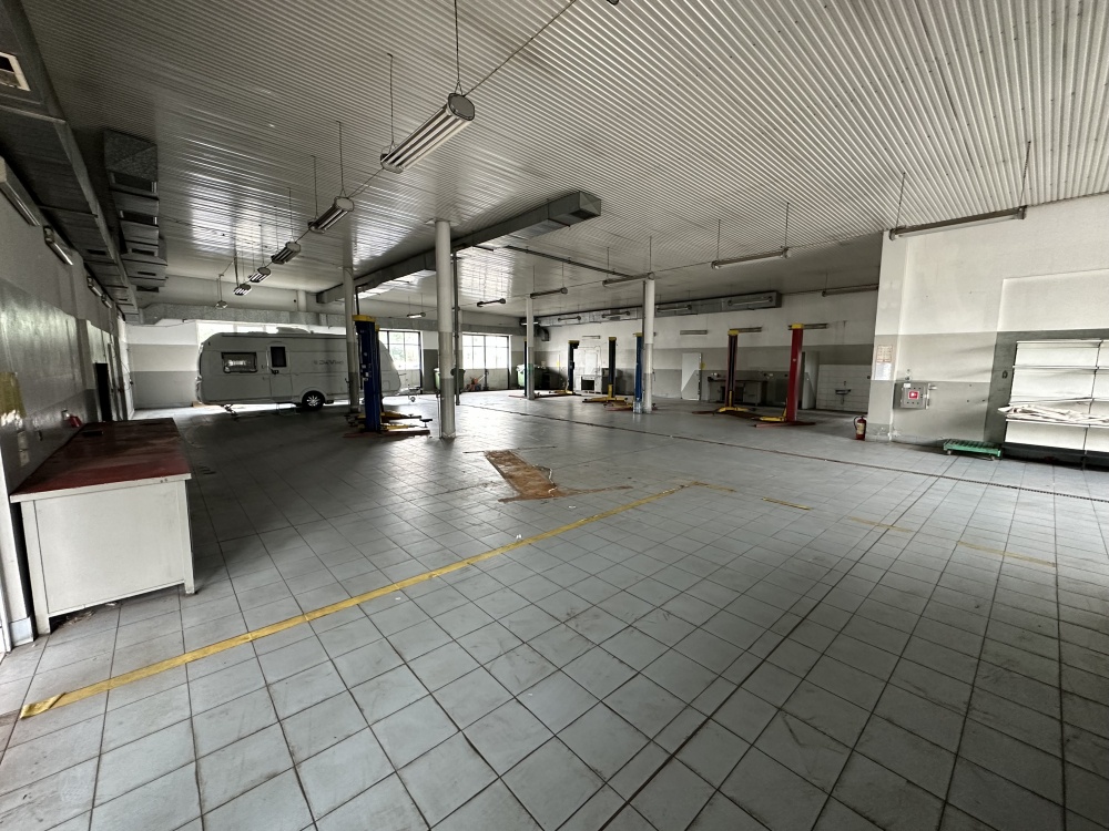 Działka z obiektem handlowo-usługowym, Nowy Sącz - ul. Tarnowska - 8