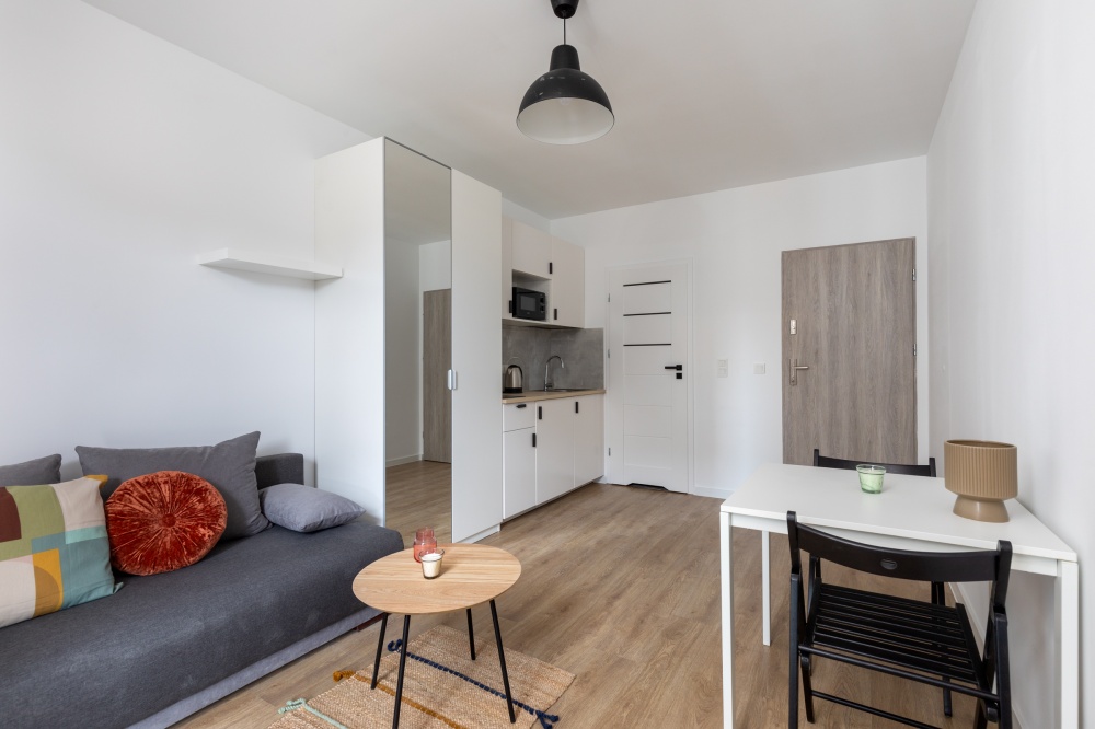 Nowoczesna kawalerka w apartamentowcu - TANIO!  - 1