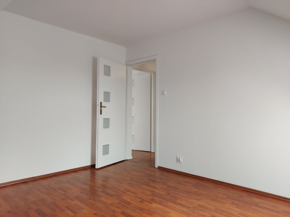 Do wynajęcia dom wolnostojący na biuro  (70 m2 - 120 m2) + 4 miejsca postojowe GRATIS - 5 - miniaturka