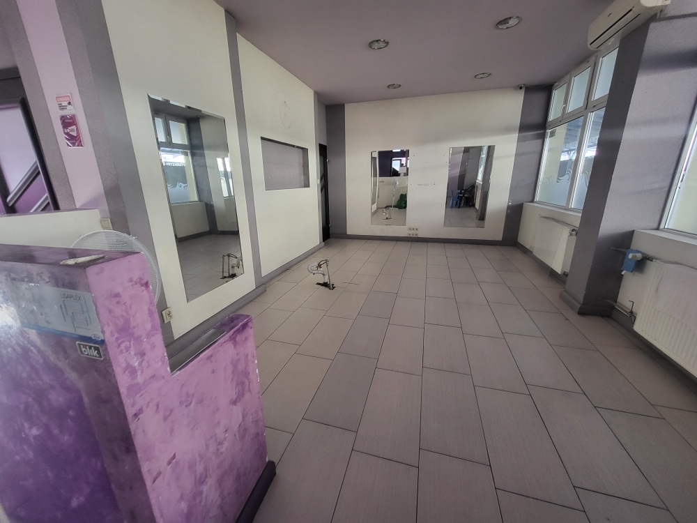 Wynajmę lokal ok. 153,50m2 pod ksmetykę, fryzjerstwo w Sosnowcu - 3