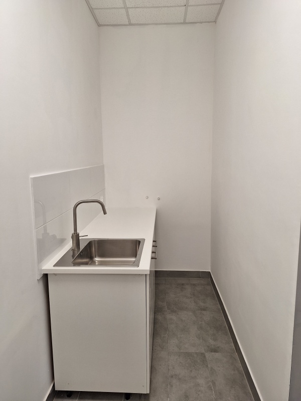 Lokal 137 m2 do wynajęcia np. pod BIURA, SALĘ JOGI, SZKOŁĘ JĘZYKOWĄ, itp. - 8