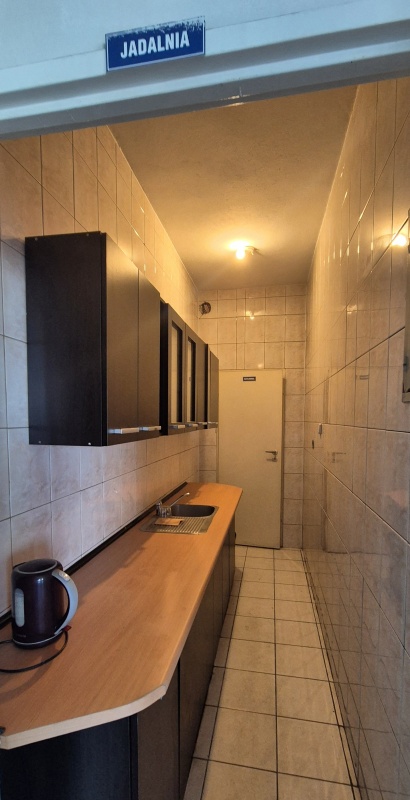 biurowiec z halą magazynową - 9