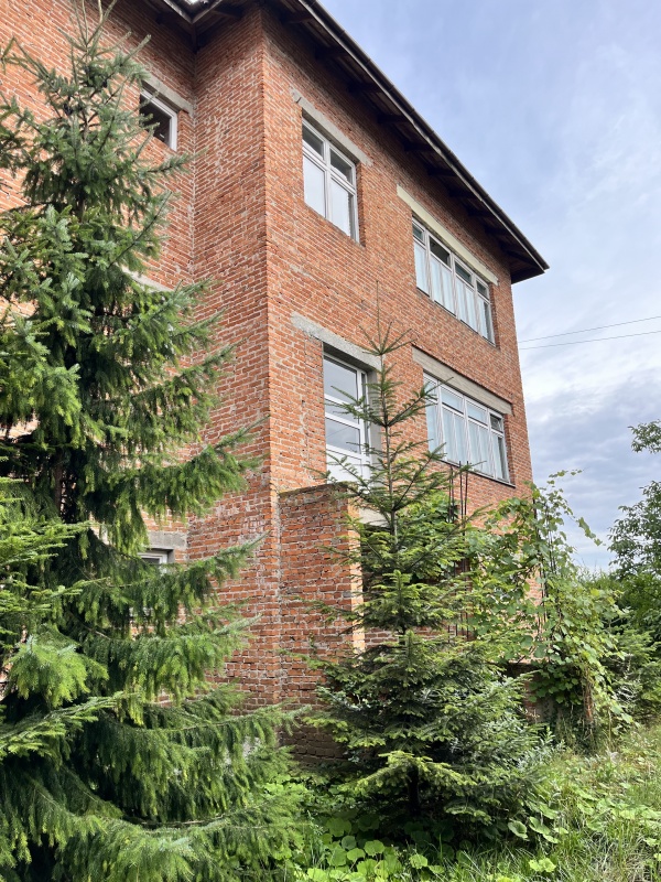Budynek  1024m z działką 7600 m²   - 5