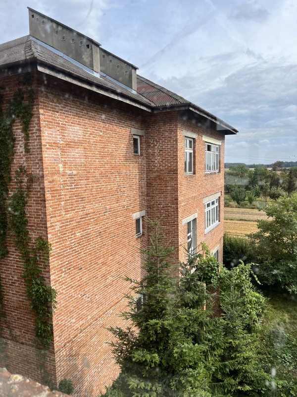 Budynek  1024m z działką 7600 m²   - 10