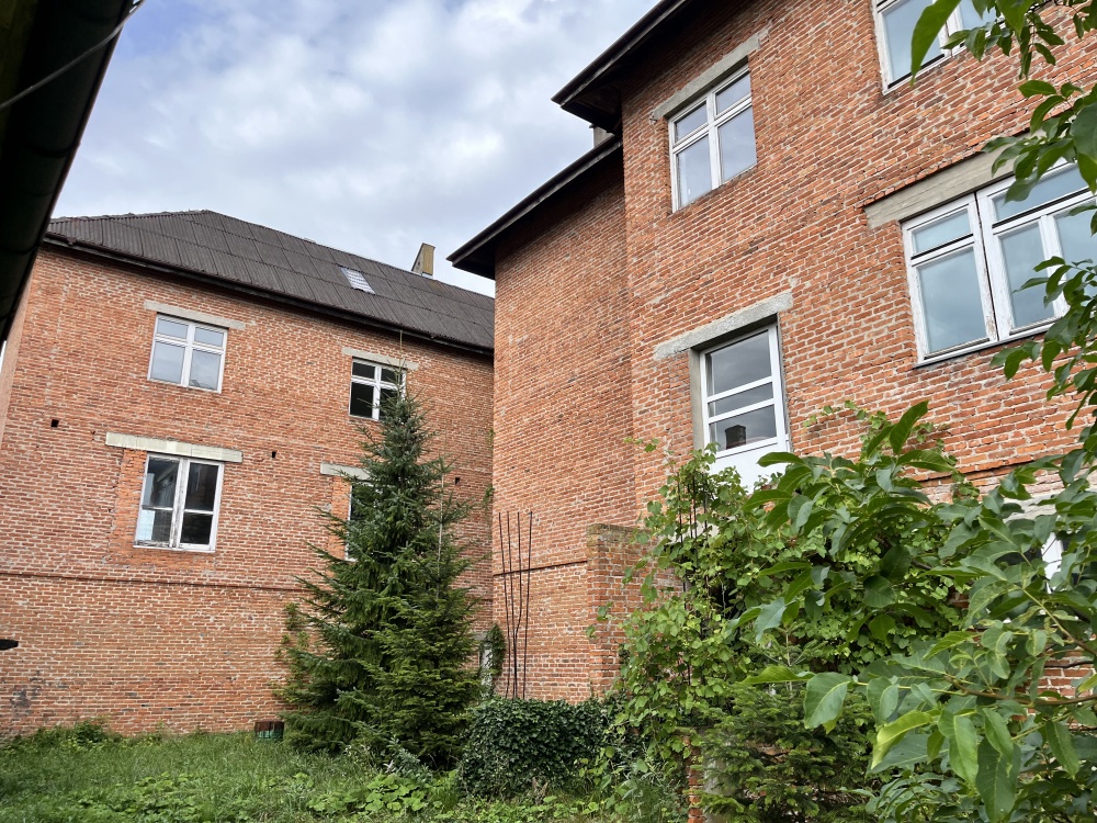 Budynek  1024m z działką 7600 m²   - 11