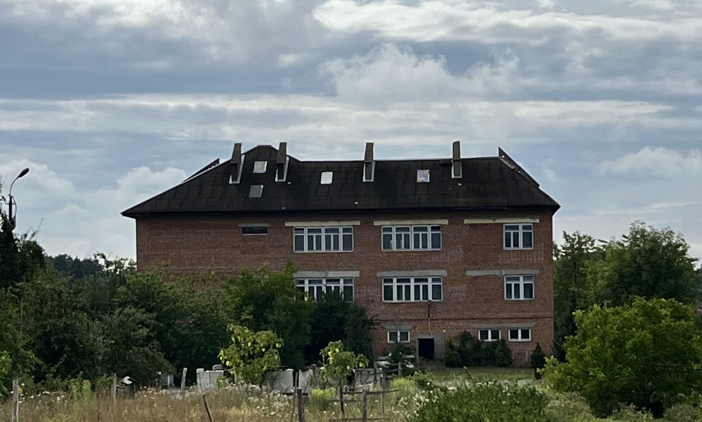 Budynek  1024m z działką 7600 m²   - 0