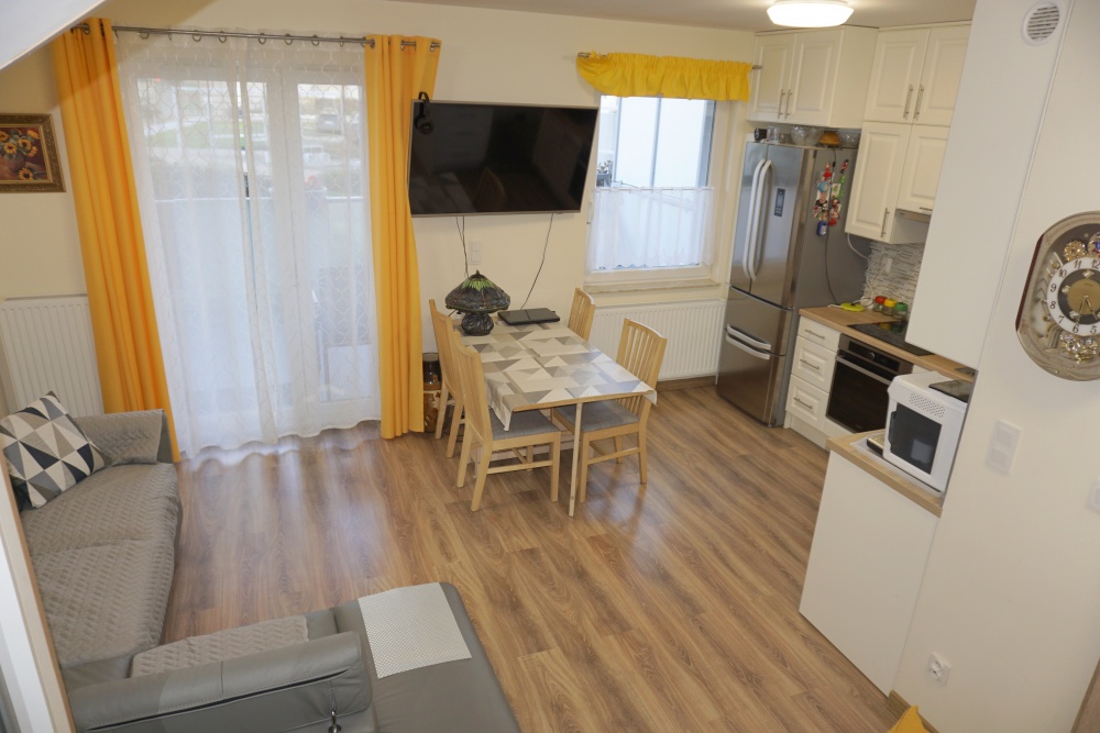 apartament dwu-poziomowy  , wysoki parter + I piętro, dwa tarasy, dwa parkingi , komórka usytuowany tuż  przy samej Odrze - 3