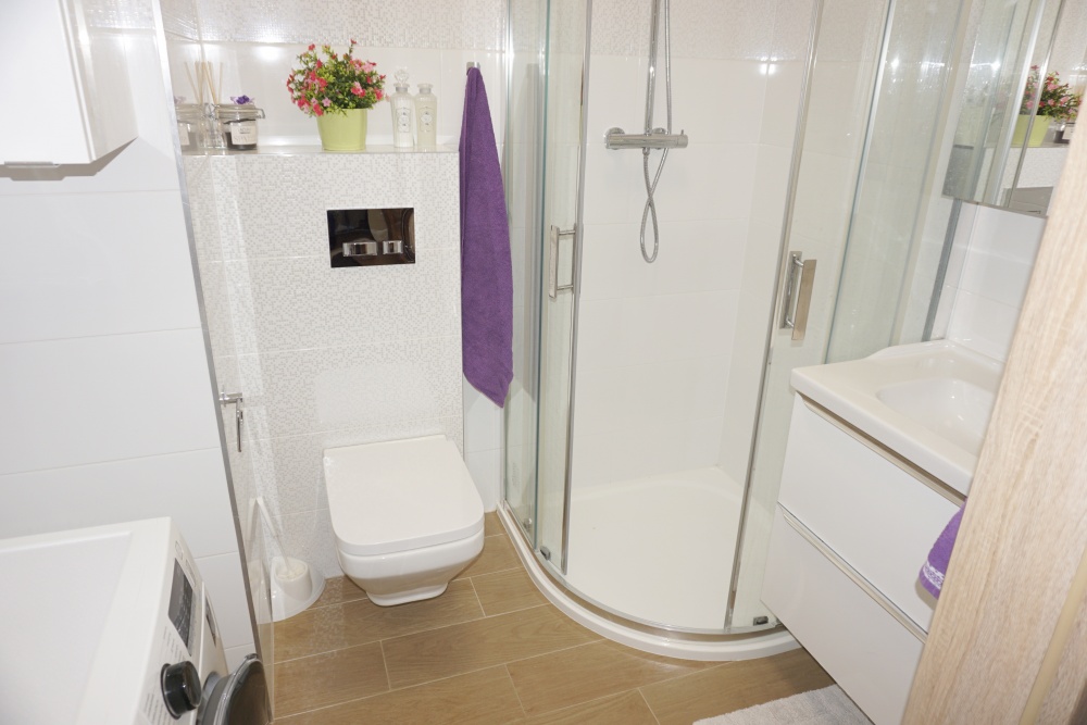 apartament dwu-poziomowy  , wysoki parter + I piętro, dwa tarasy, dwa parkingi , komórka usytuowany tuż  przy samej Odrze - 6