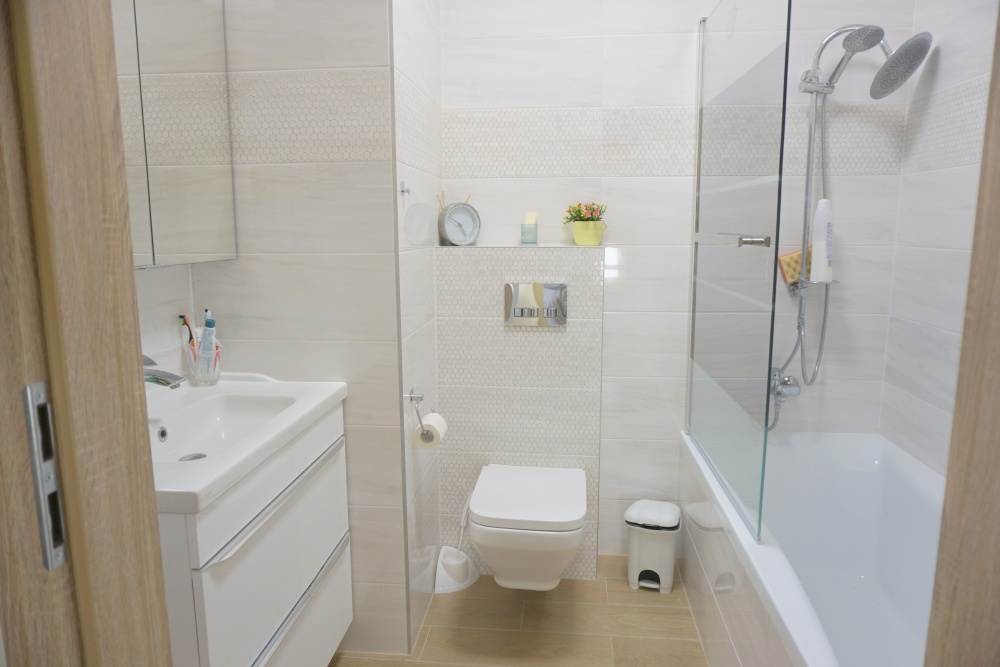 apartament dwu-poziomowy  , wysoki parter + I piętro, dwa tarasy, dwa parkingi , komórka usytuowany tuż  przy samej Odrze - 11