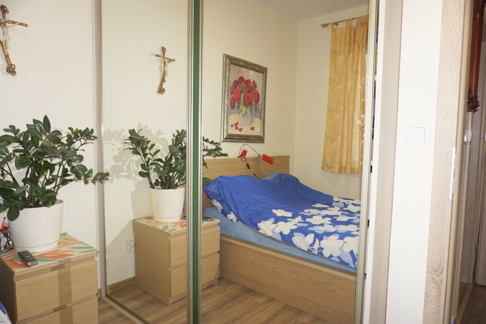 apartament dwu-poziomowy  , wysoki parter + I piętro, dwa tarasy, dwa parkingi , komórka usytuowany tuż  przy samej Odrze - 12