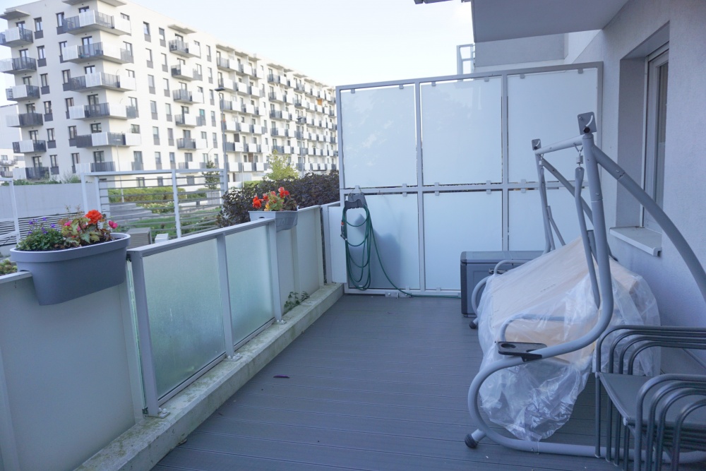 apartament dwu-poziomowy  , wysoki parter + I piętro, dwa tarasy, dwa parkingi , komórka usytuowany tuż  przy samej Odrze - 15