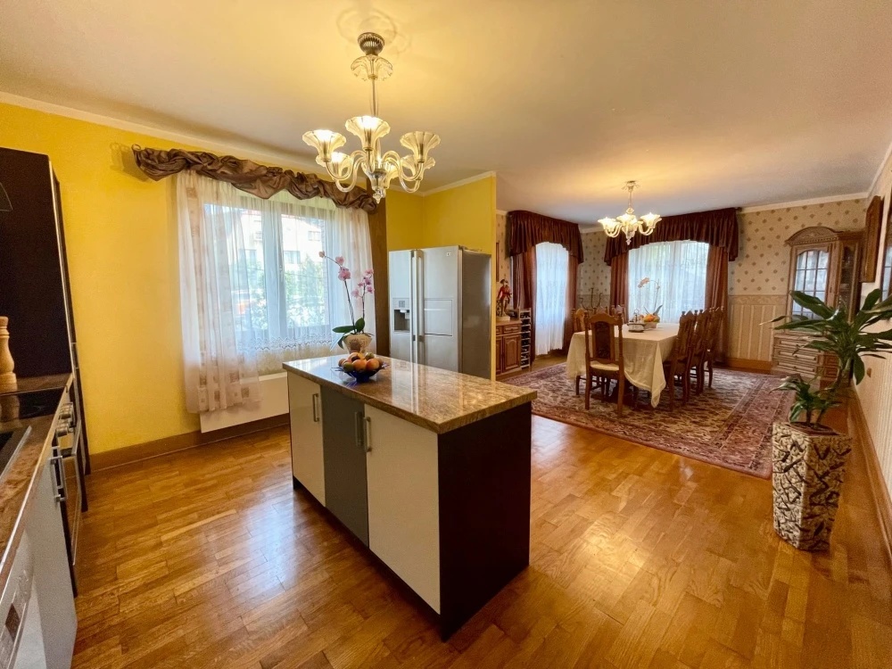 Sprzedam komfortowy dom z miejscem na działalność gospodarczą z pełnym wyposażeniem super cena za m 3100 zł - 5
