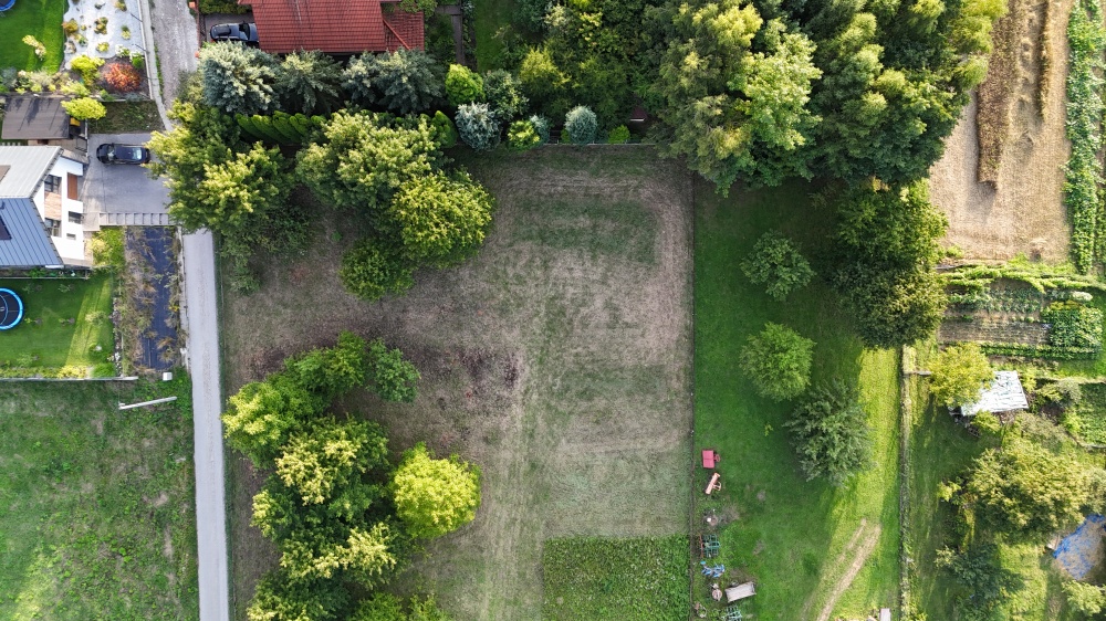  Działka Michałowice - F.MN/U (zabudowa mieszkaniowa jednorodzinna z usługami lub tereny usługowe) działka nr. 1202 - 1