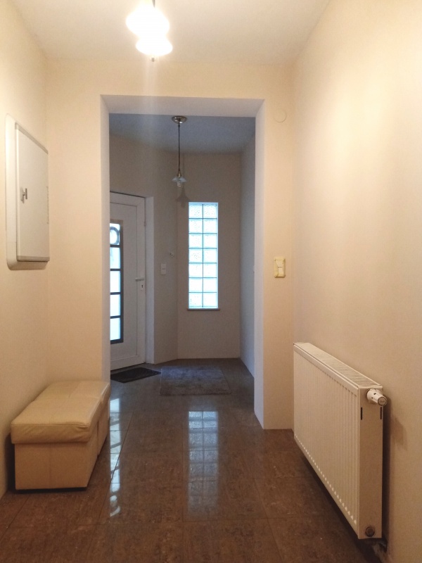 Sprzedam duży dom z potencjałem, 37 km. od centrum Warszawy w cichej i zielonej okolicy. - 16