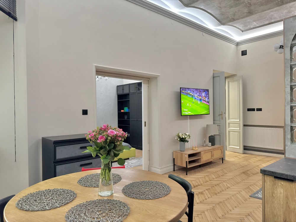 Wyjątkowy lokal przy ul. Krowoderskiej z widokiem na stronę ogrodową - 2