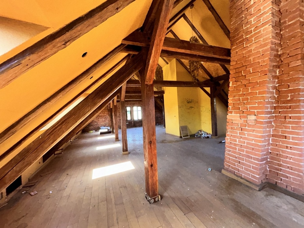 Działka zabudowana budynkiem magazynowo administracyjnym - 6