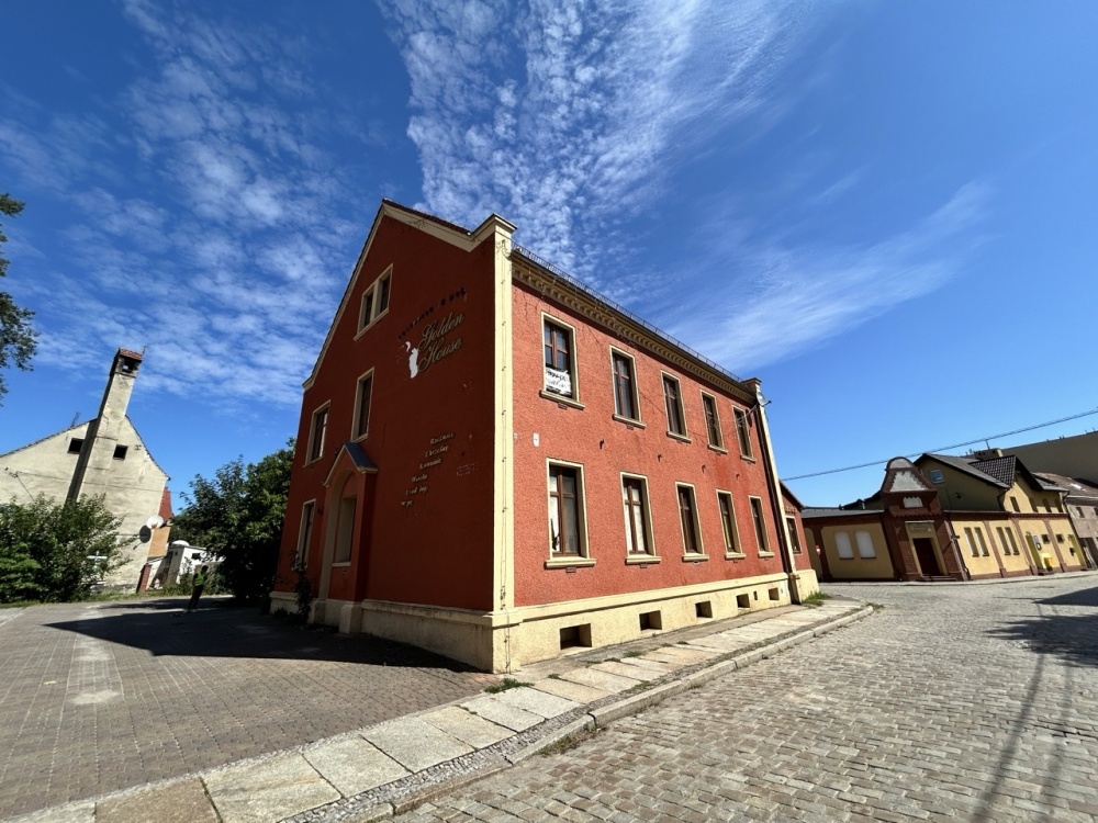 Działka zabudowana budynkiem magazynowo administracyjnym - 1