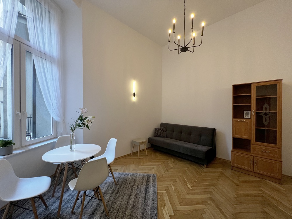 Samo centrum, niski czynsz  - 13