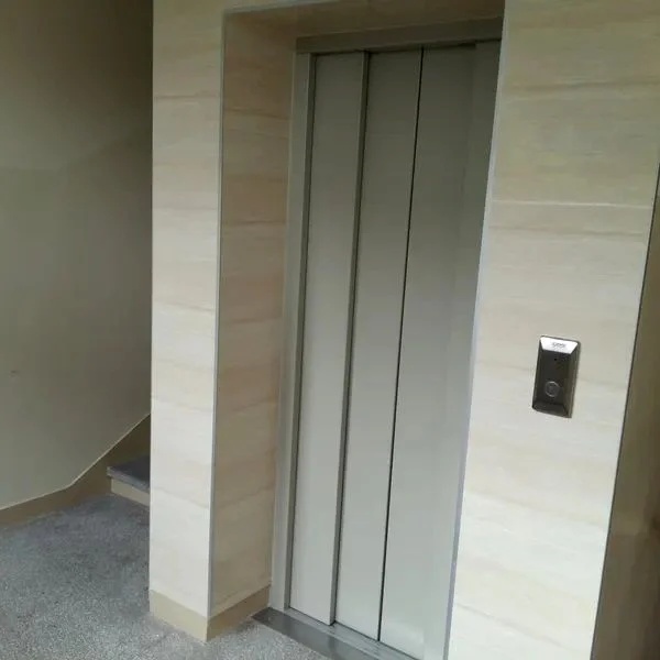 Stara Ochota, ul. Grójecka 53/57, przy ul. Wawelskiej - 1