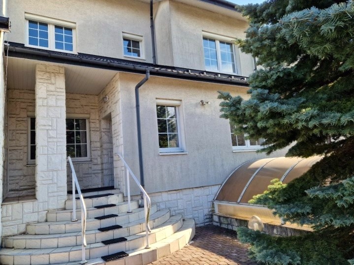 Szeregowy, 5 pokoi, ciche miejsce - 0