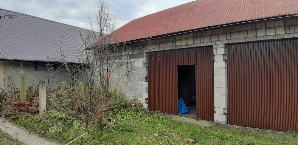 Do remontu, przestronny, z budynkami gosp - 6