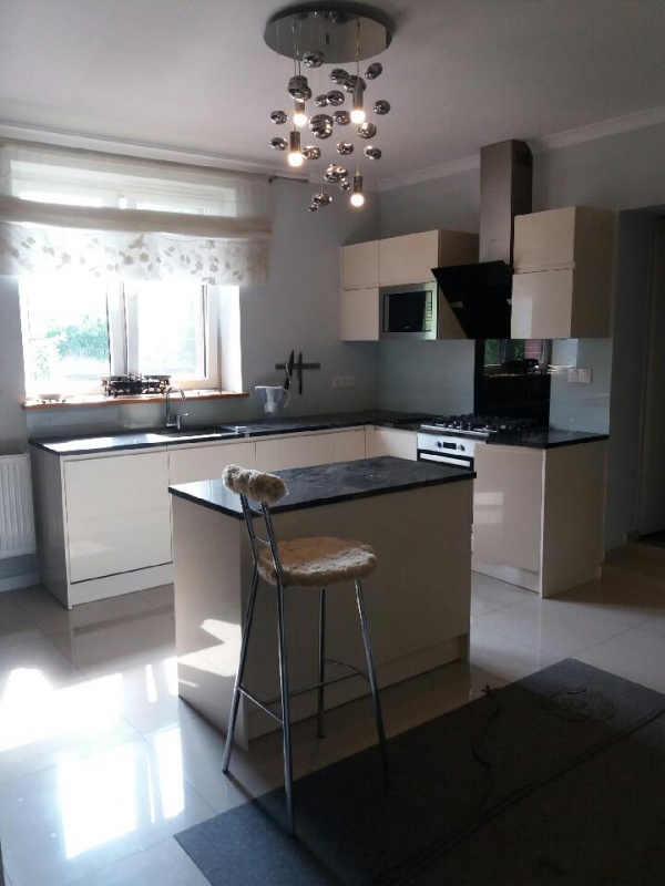  Sprzedam obszerny parterowy dom pod miastem- cena do negocjacji ! - 0