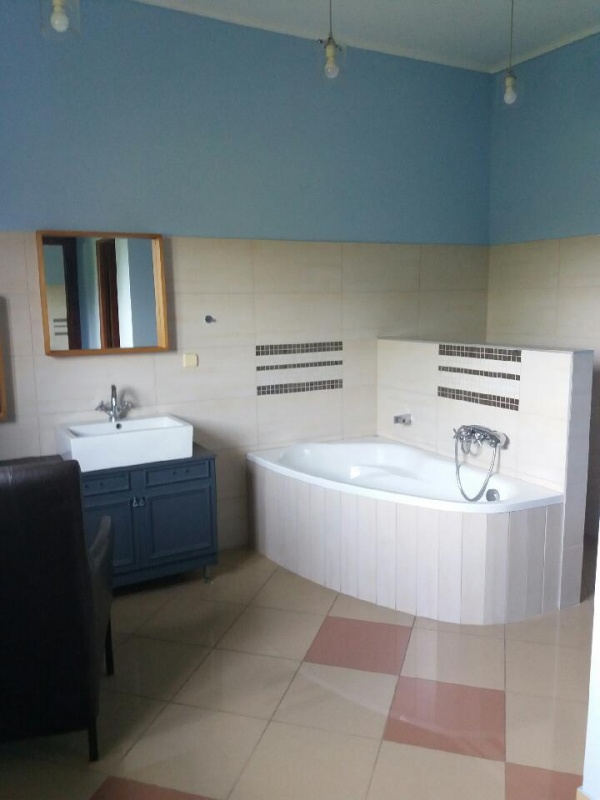  Sprzedam obszerny parterowy dom pod miastem- cena do negocjacji ! - 11