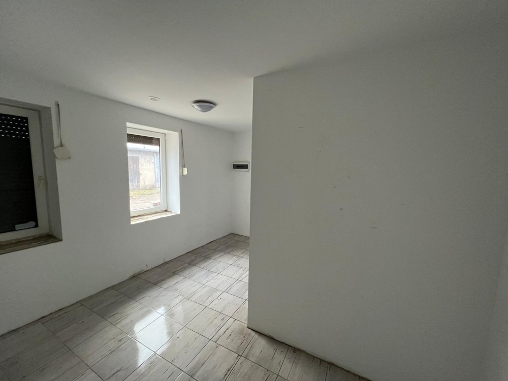 Lokal użytkowy 212m2,  bezczynszowy, klimatyzacja - 2