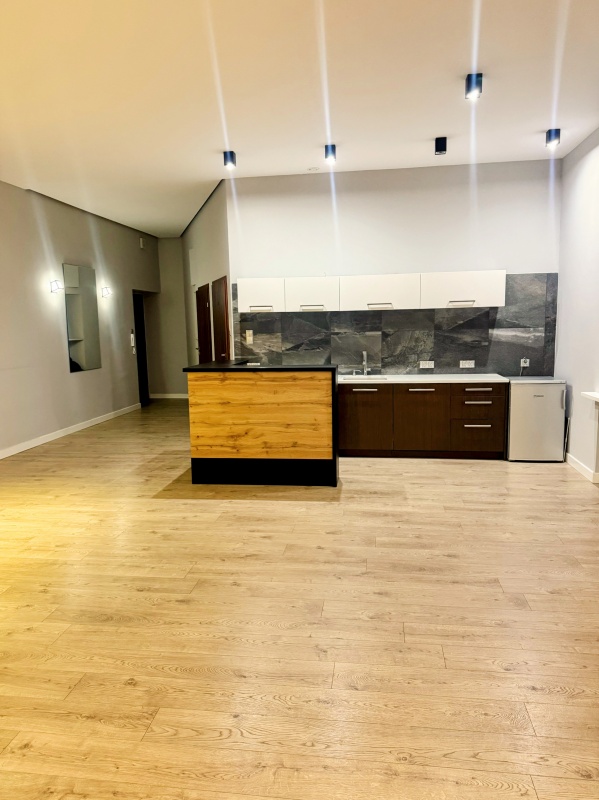 Unikalna przestrzeń biurowa/usługowa 82m2 w ścisłym centrum miasta - 1