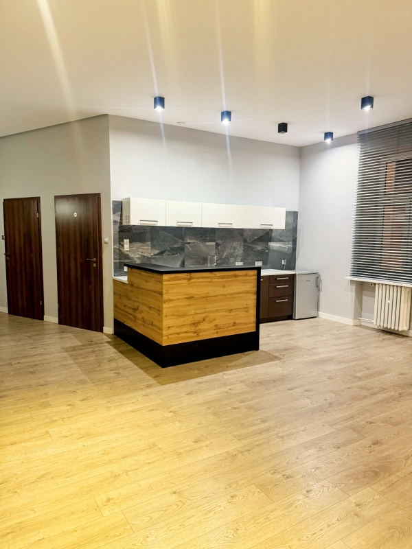 Unikalna przestrzeń biurowa/usługowa 82m2 w ścisłym centrum miasta - 11