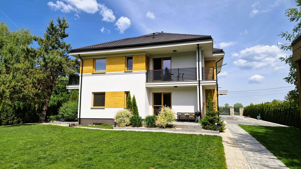 Modernistyczny dom nad jeziorem z funkcją pensjonatu - 0