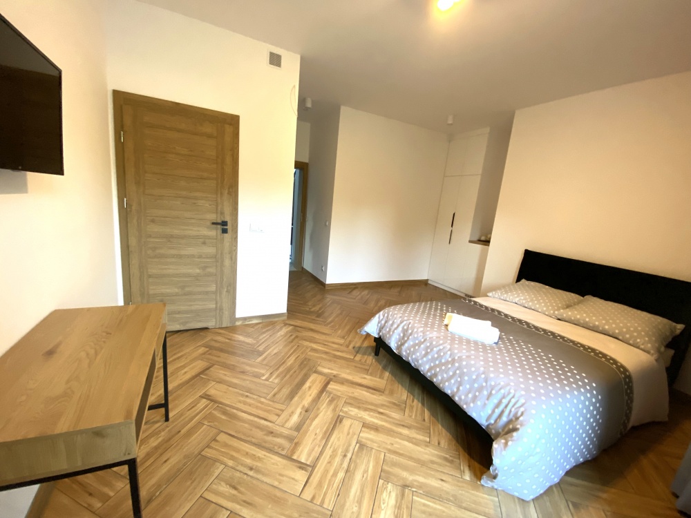 Modernistyczny dom nad jeziorem z funkcją pensjonatu - 11