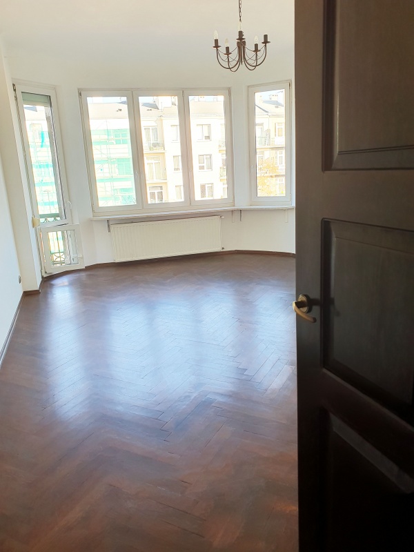 Pole Mokotowskie, piękne mieszkanie w przedwojennej kamienicy z windą - 10