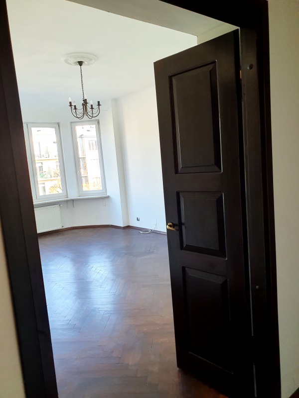 Pole Mokotowskie, piękne mieszkanie w przedwojennej kamienicy z windą - 9