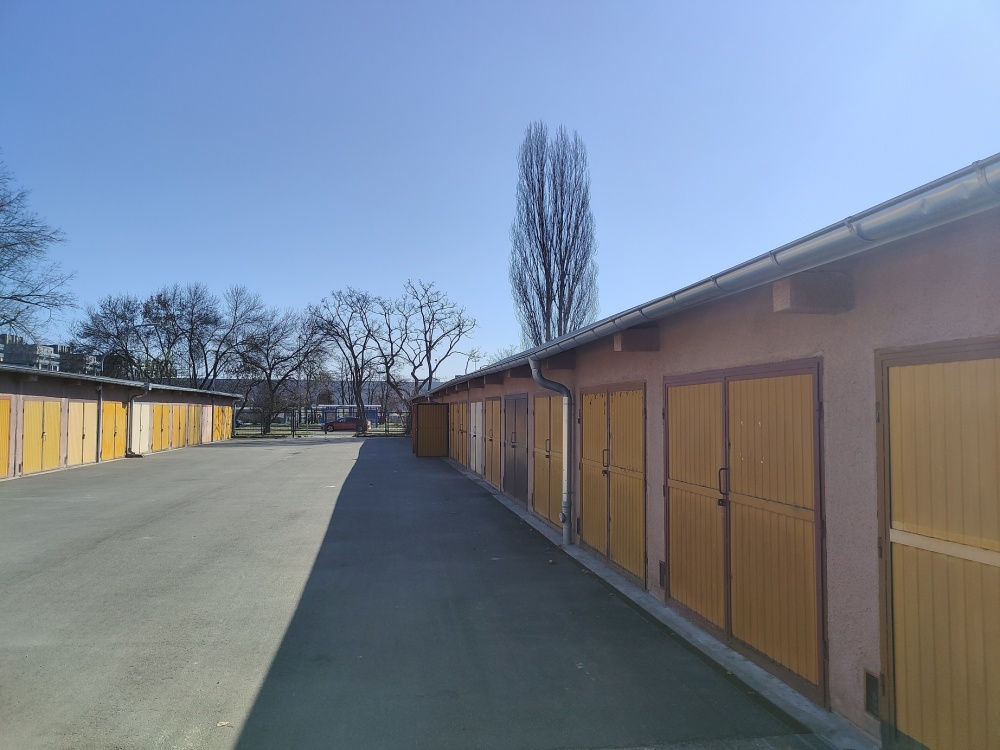 Garaż wynajmę prąd woda 2 Pułku Lotniczego miejsce postojowe w garażu - 0