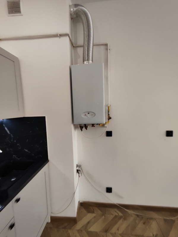 Na sprzedaż przestronne mieszkanie w centrum Bytomia - 49,38m² bez skosów, po generalnym remoncie. - 12