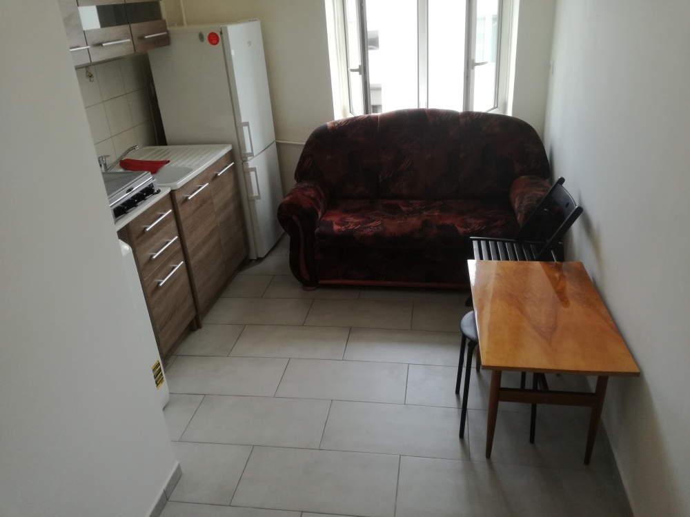 Kawalerka (18 m) Bałuty, C.O. z sieci miejskiej.  Własność z KW. - 1