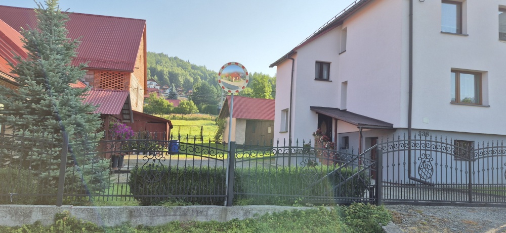 Sprzedam dom z zabudowaniami godpodarczymi  - 2