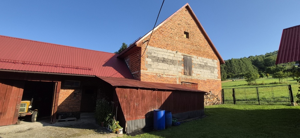 Sprzedam dom z zabudowaniami godpodarczymi  - 9