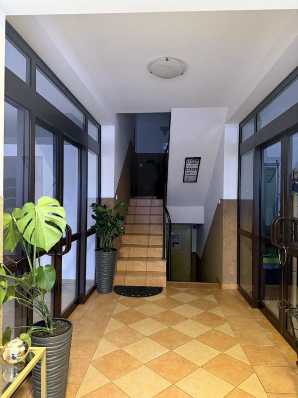 Budynek mieszkalno-usługowy w centrum miasta - 1