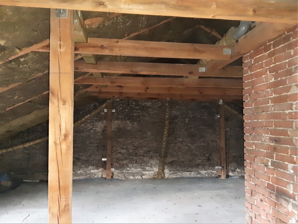 Duży dom i budynki „na biznes” - 11