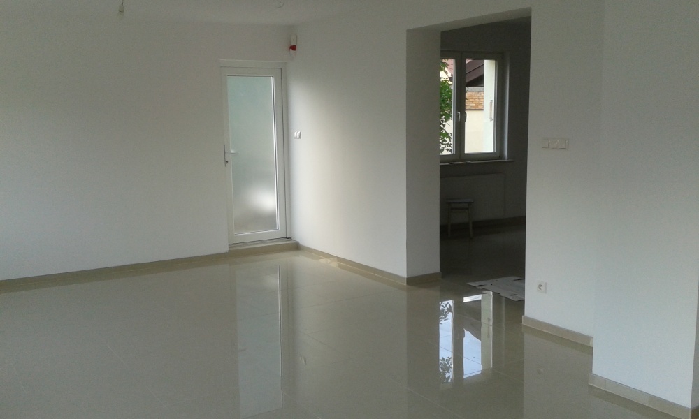 Duża działka pow .1111 m2 z domem w Centrum 200m od szkoły, budynek z garażem - 23