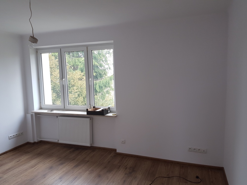 Duża działka pow .1111 m2 z domem w Centrum 200m od szkoły, budynek z garażem - 24