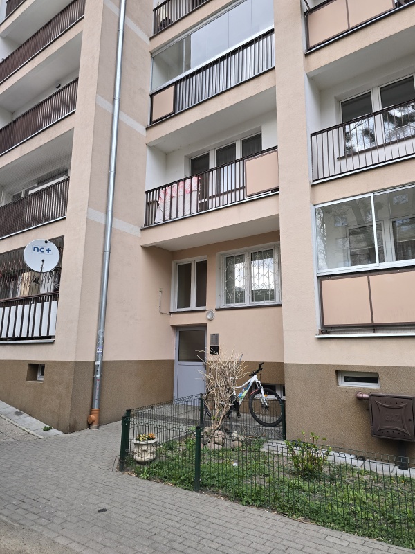 Mieszkanie 33m2 niski czynsz, z wyposażeniem gotowe do wprowadzenia od ręki , 10-15min od metra centrum  - 13