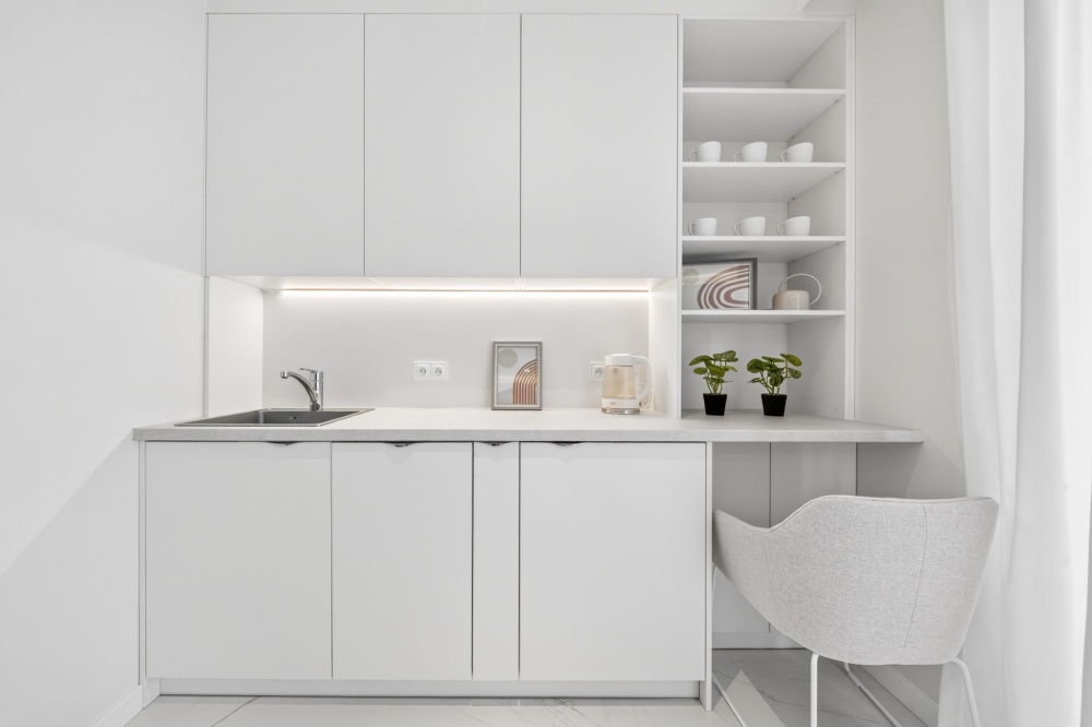 Nowoczesna kawalerka w pełni umeblowana z balkonem - 1