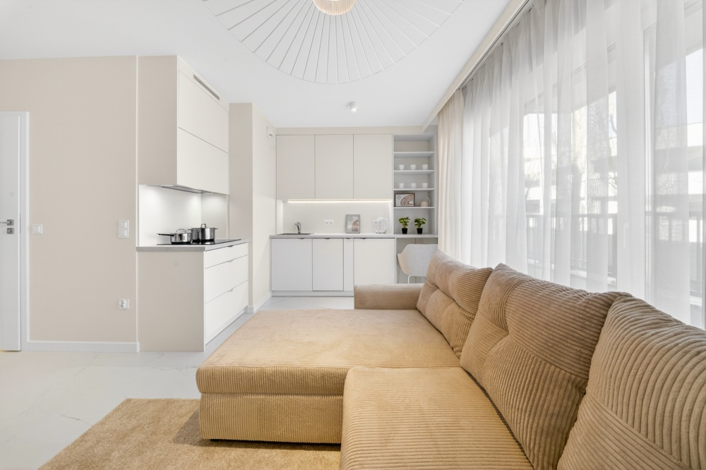 Nowoczesna kawalerka w pełni umeblowana z balkonem - 4