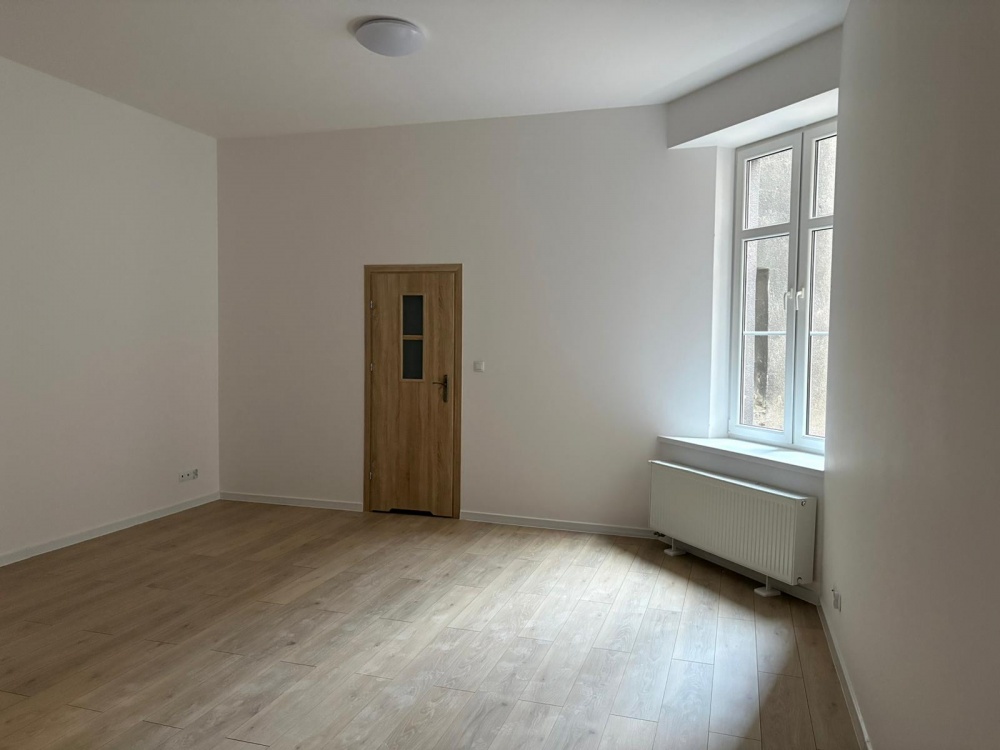 Przestronna kawalerka w centrum  - 2