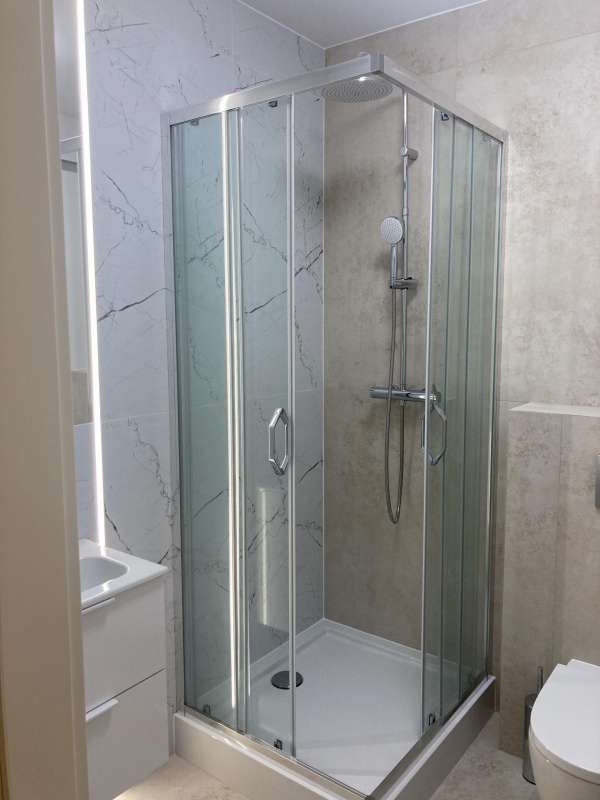 Kawalerka z niskim czynszem, klimatyzacja, balkon. - 2