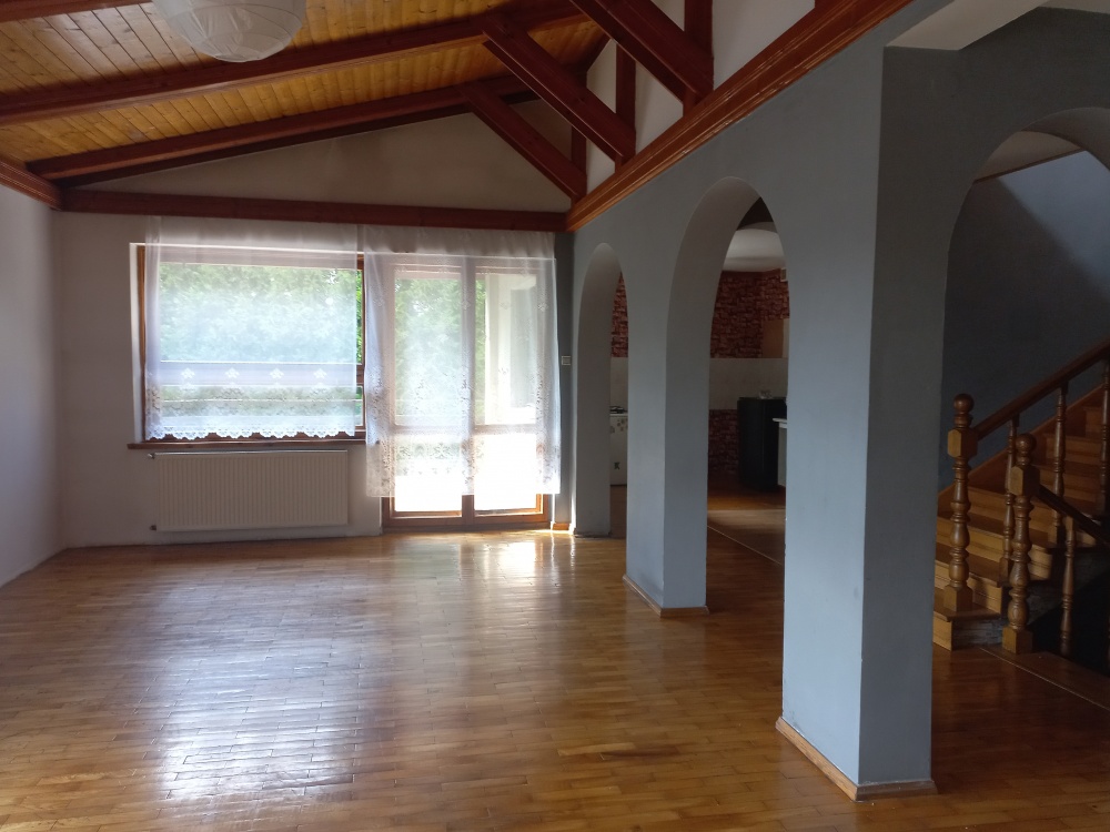Przestrzenny dom w centrum Żywca z widokiem na góry - 7
