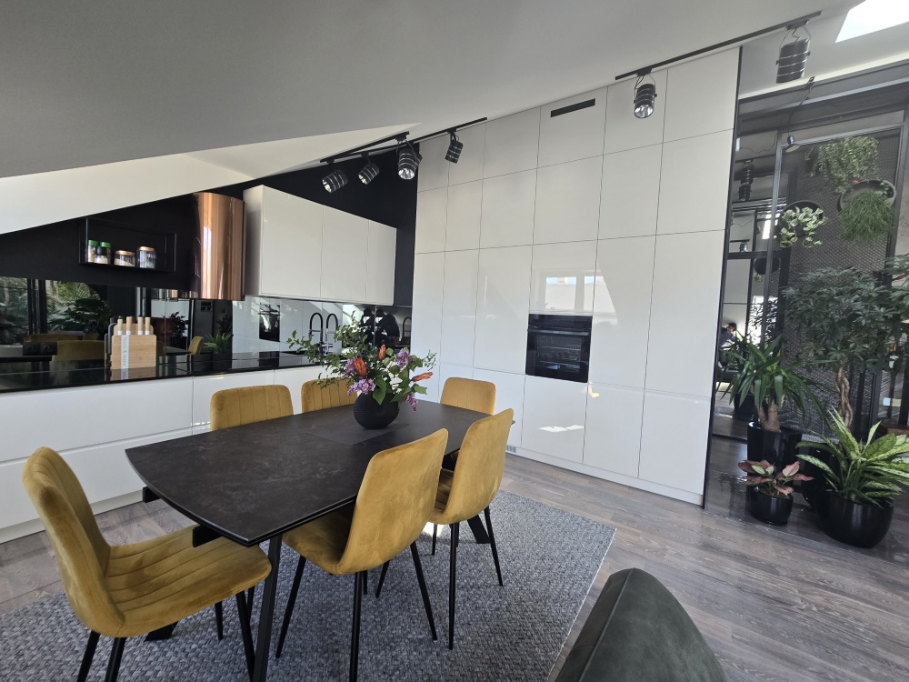 Luksusowy wysoki przestrzenny loft pod klucz 3 pokoje niski czynsz - 2